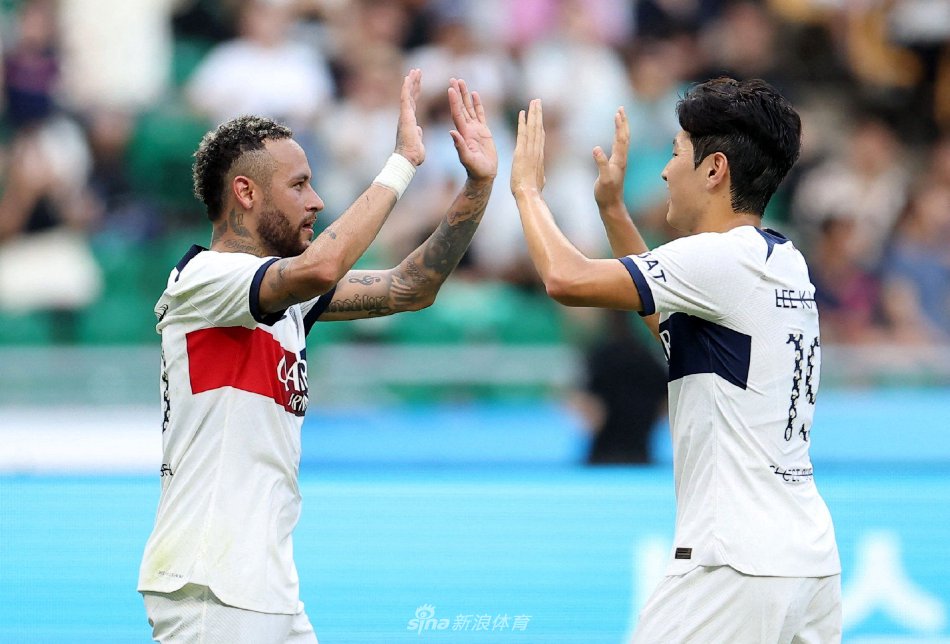 绿树环绕中 绿树环绕中